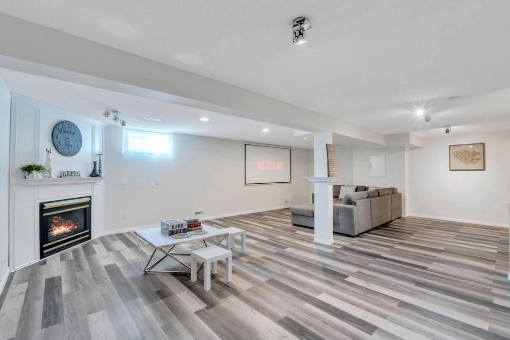 Modernoasis With Ac&Movieroom Close To Downtown15' Banff 60' 卡加利 外观 照片